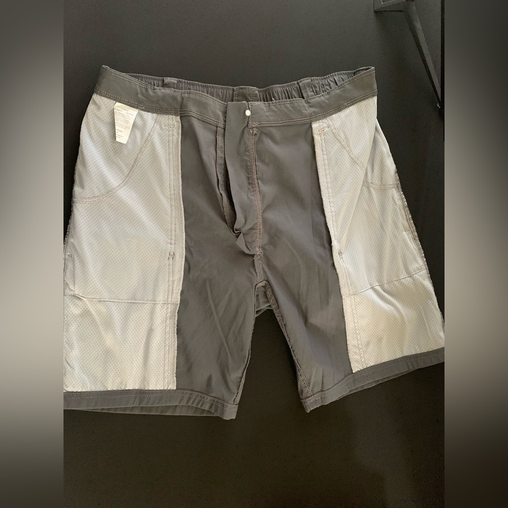 Wrangler Casual Gray  Pull-On Shorts with Logo Button - Picture 7 of 8